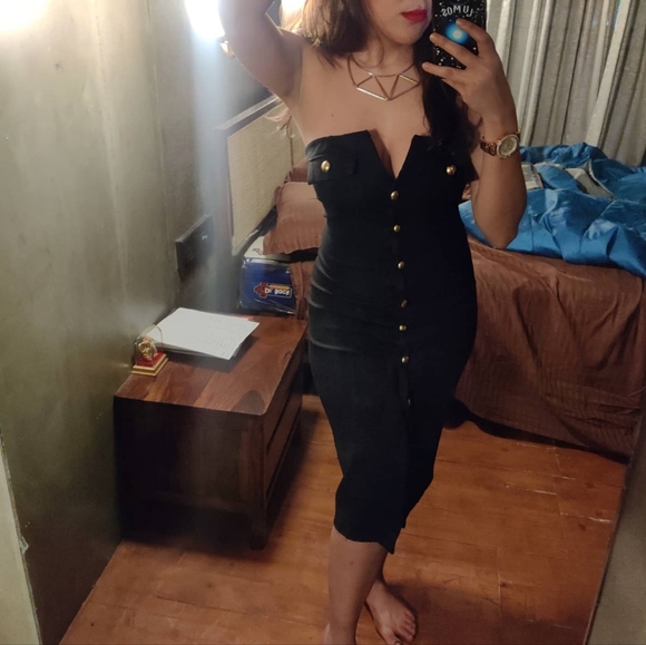 Forever 21 Dresses & Skirts - Black strapless midi dress